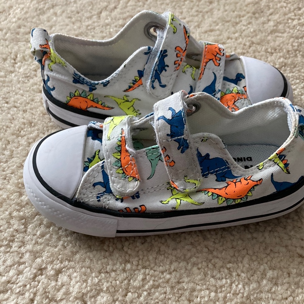 Converse sneakers with dinosaur print. Size 7.